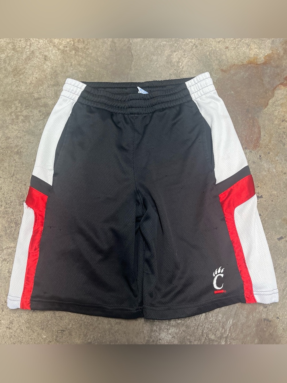 Y2K NCAA University of Cincinnati Shorts Men’s Medium Black Embroidered Sports